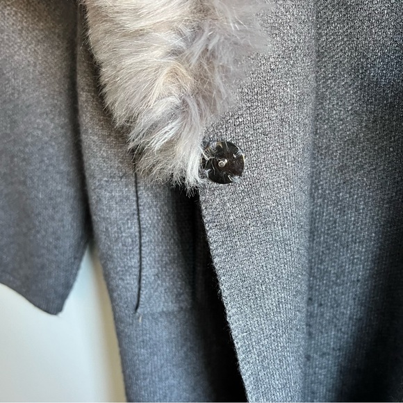 Coat with faux fur trim - Picture 5 of 6